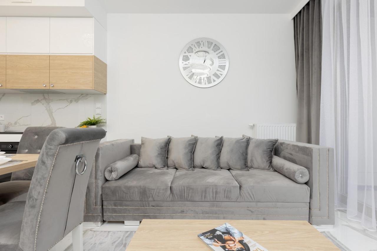 Apartment Sarmacka With Gym, Sauna And Parking By Renters Warsaw